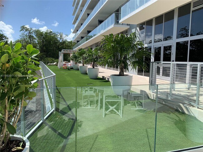 Building Photo - 16385 Biscayne Blvd