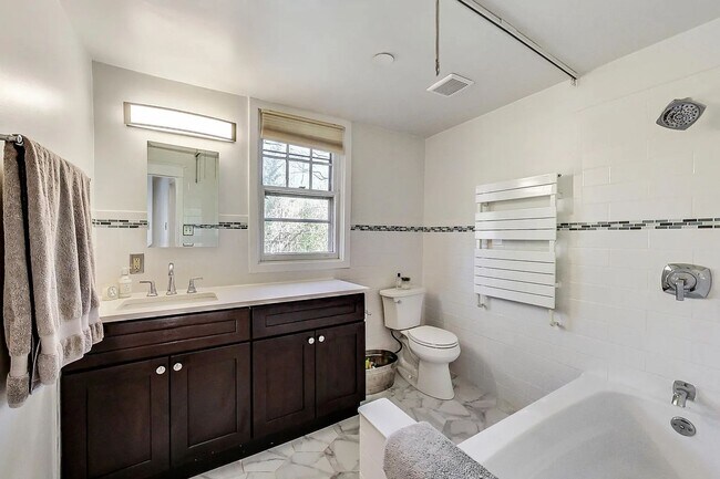 Building Photo - Palisades, NW Washington, DC - Beautiful 4...