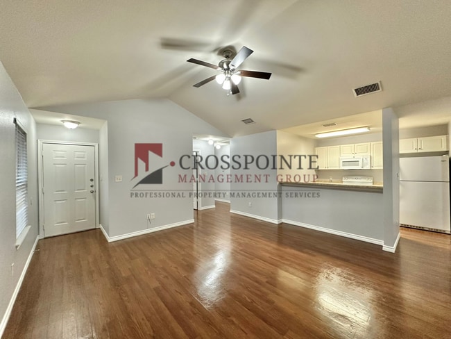 Building Photo - 3 Bedroom 2 Bath Duplex at Mansion Creek in Tyler! 1/2 off first full months rent