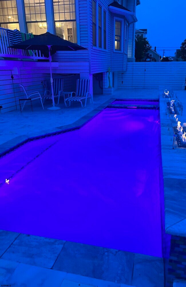 Building Photo - 16 S Somerset Ave