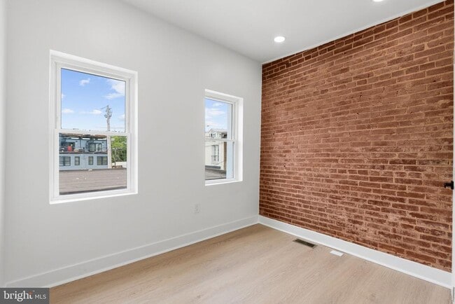 Building Photo - 203 S Madeira St