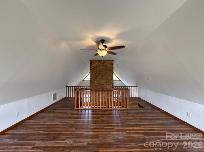 Building Photo - 110 Aqua Dr