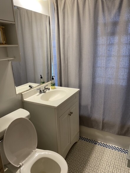 Bathroom - 535 N 53rd St