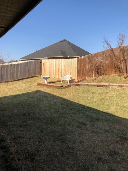 Building Photo - 1308 Saddle Rock Drive