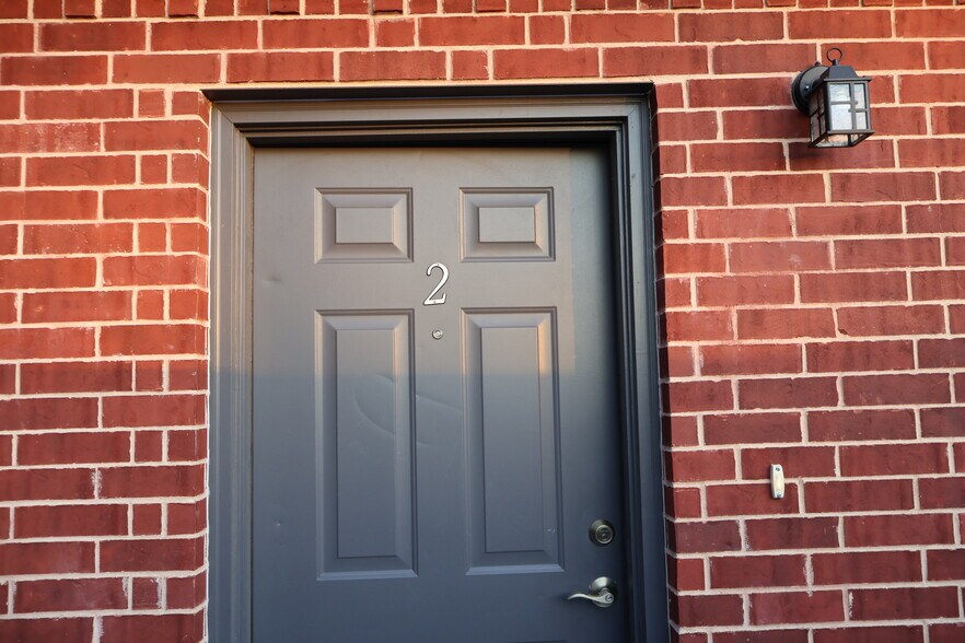 Building Photo - 1005 Hidden Hills St