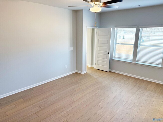 Building Photo - 217 Stockyard Cir