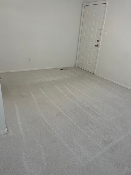 Building Photo - 9839 Walnut St