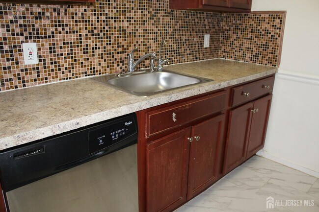 Building Photo - 611 Doral Ct