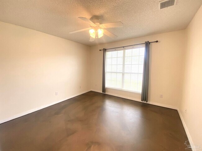 Building Photo - 6425 Sarasota St