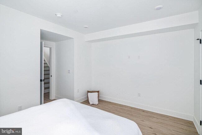 Building Photo - 2611 E Boston St