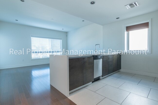 Building Photo - Beautiful new 2 bed 2 bath