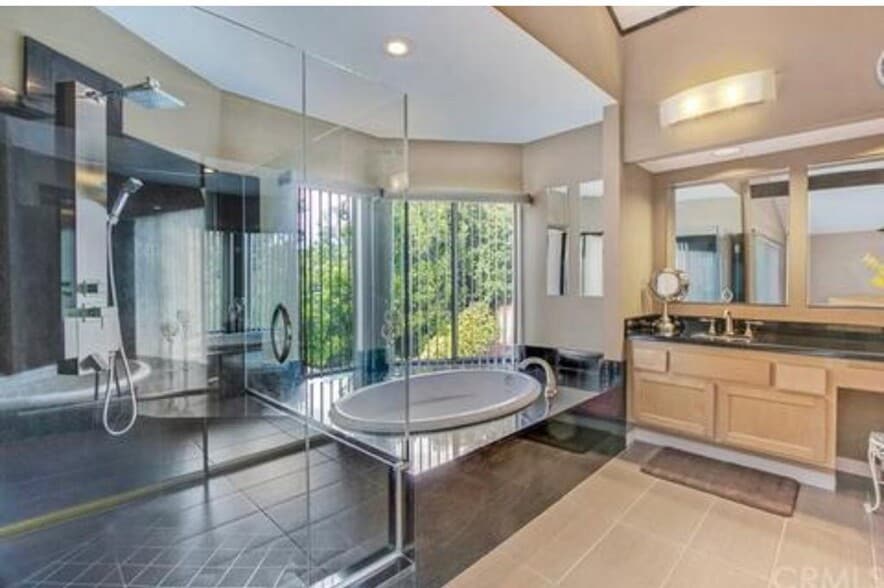 Building Photo - 24641 Ashland Dr