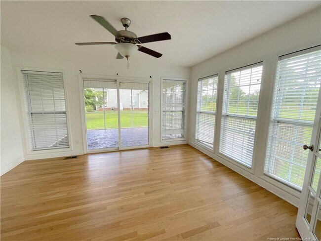 Building Photo - 511 Green Links Dr