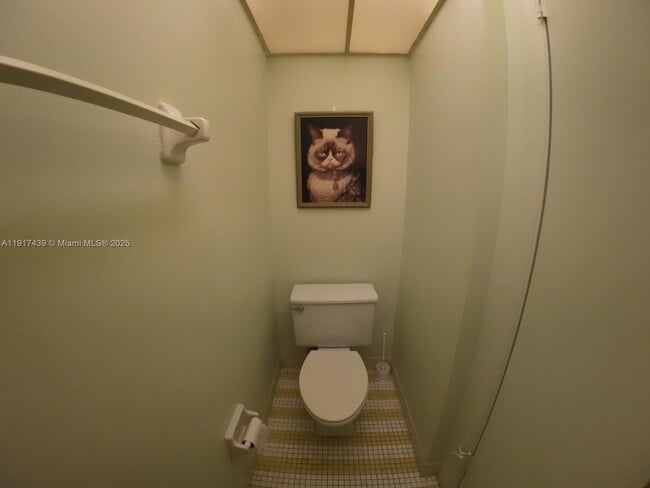 Building Photo - 3730 Inverrary Dr