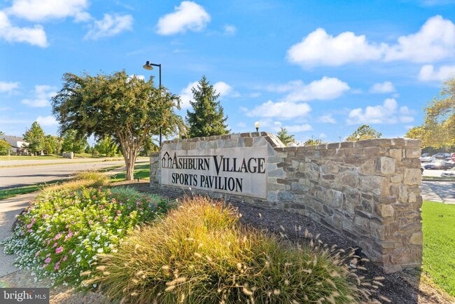 Building Photo - 44210 Shady Glen Terrace