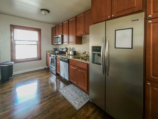 Building Photo - 5075 N Wolcott Ave