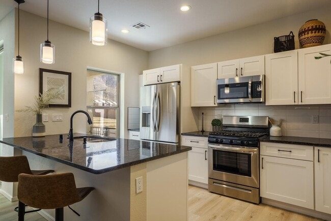 Building Photo - New Townhome in the Far NE Heights