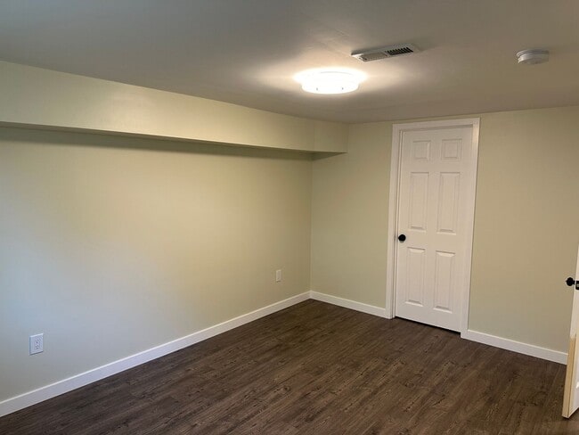 Building Photo - Available Now! 4 bed, 2 bath house in Shoreline!