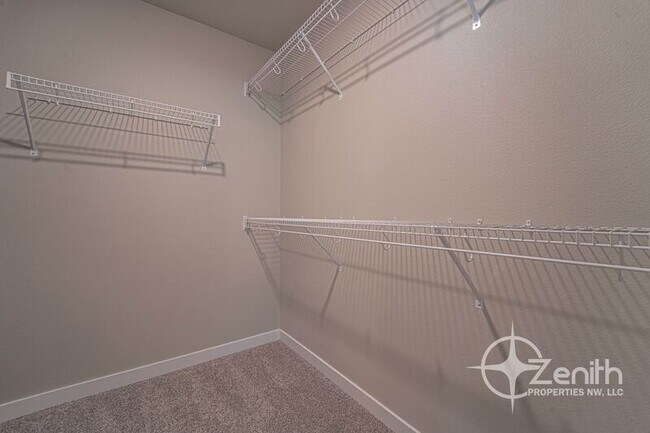 Building Photo - 4716 NE 37th Ct