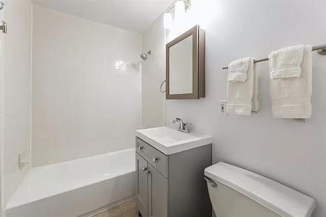 Building Photo - 40 Ellington St