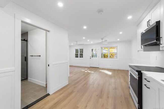 Building Photo - 245 Unquowa Rd