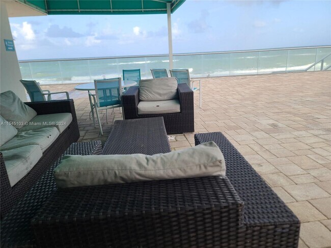 Building Photo - 3725 S Ocean Dr