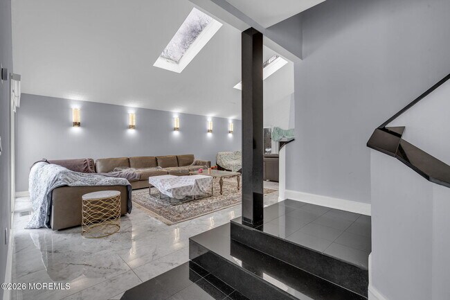 Building Photo - 7 Harvard Ct