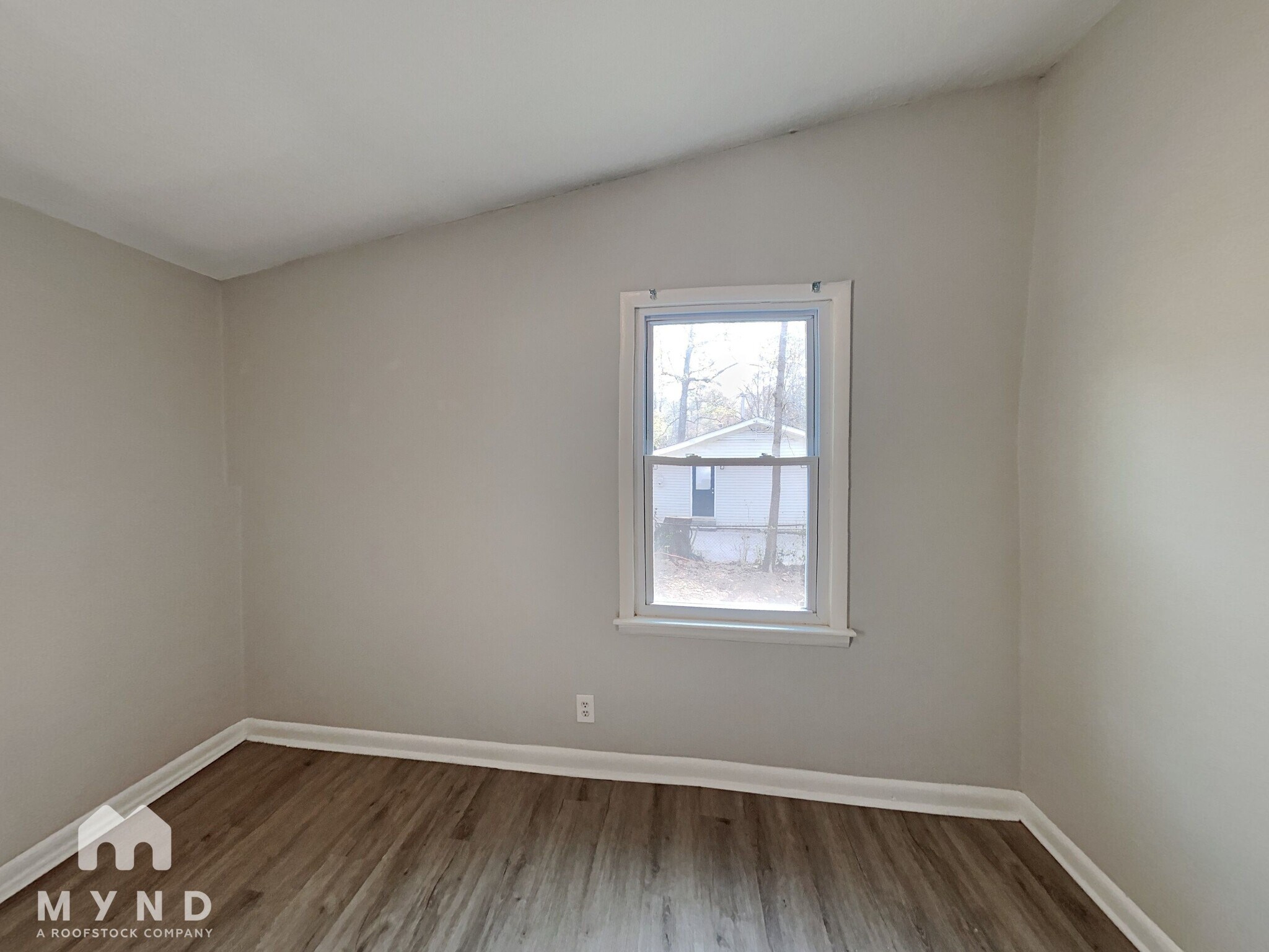 Building Photo - 682 Milford Dr SW