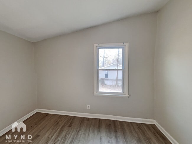 Building Photo - 682 Milford Dr SW