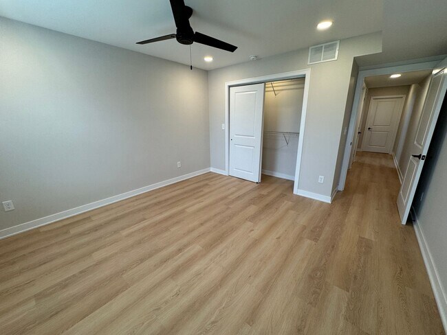 Building Photo - 1234-1236-1236 Summit St