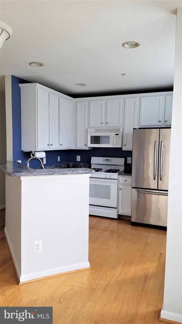 Building Photo - 25320 Lake Mist Square