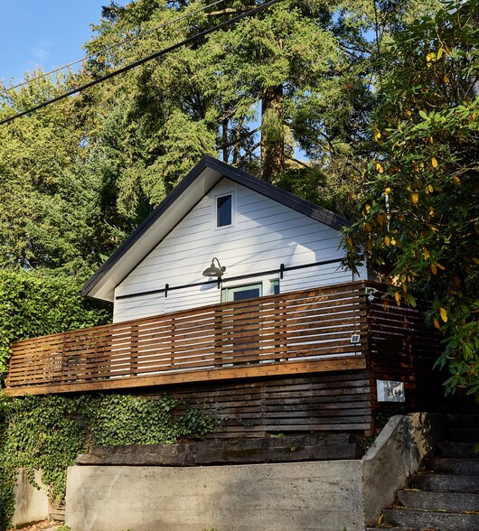 Primary Photo - 2846 SW Montgomery Dr
