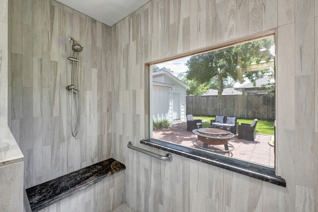 Building Photo - 1324 Bingle Rd