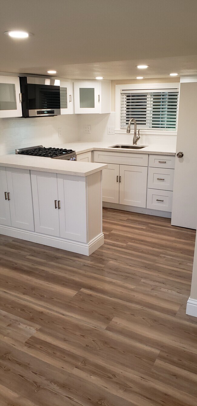 Building Photo - 331 Elm St