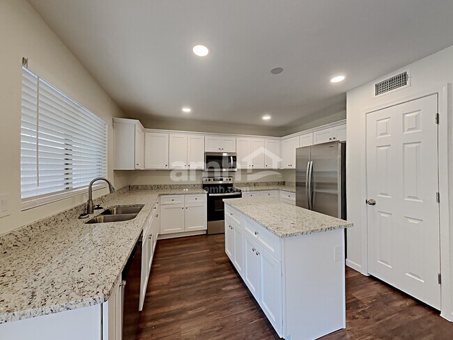 Building Photo - 10383 W Dana Ln