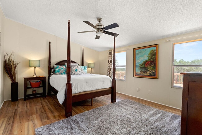 Building Photo - 705 Firefly Dr