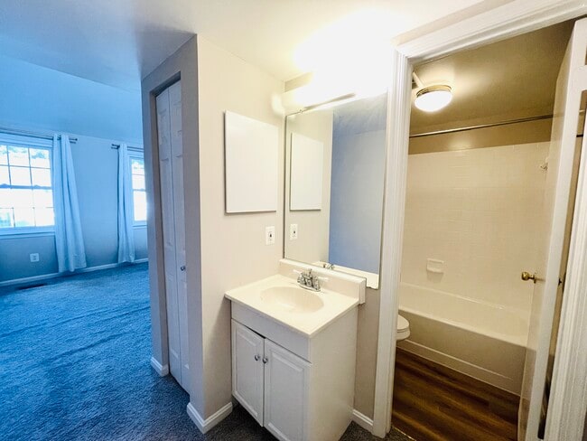 Building Photo - 9516 Dunbrook Ct