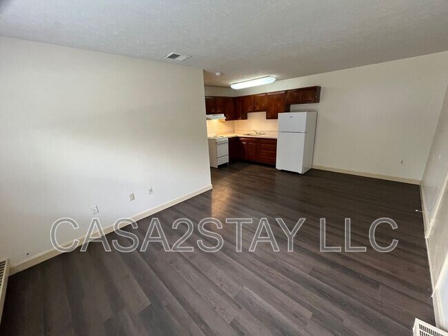 Building Photo - 2160 St Johns Pl