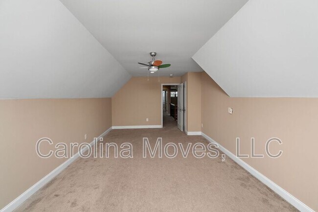 Building Photo - 213B Bell Heather Lane