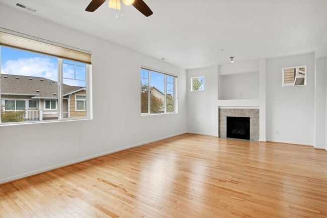 Building Photo - 3 bedroom in Seatac WA 98198