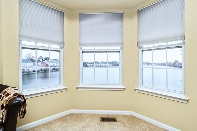 Building Photo - 5304 Summer Crescent