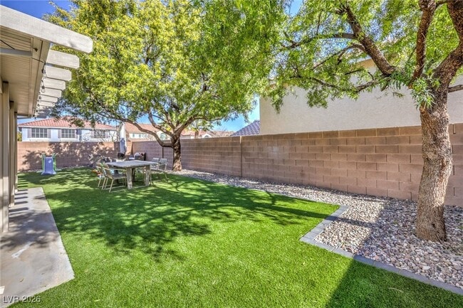 Building Photo - 5404 Avent Ferry St