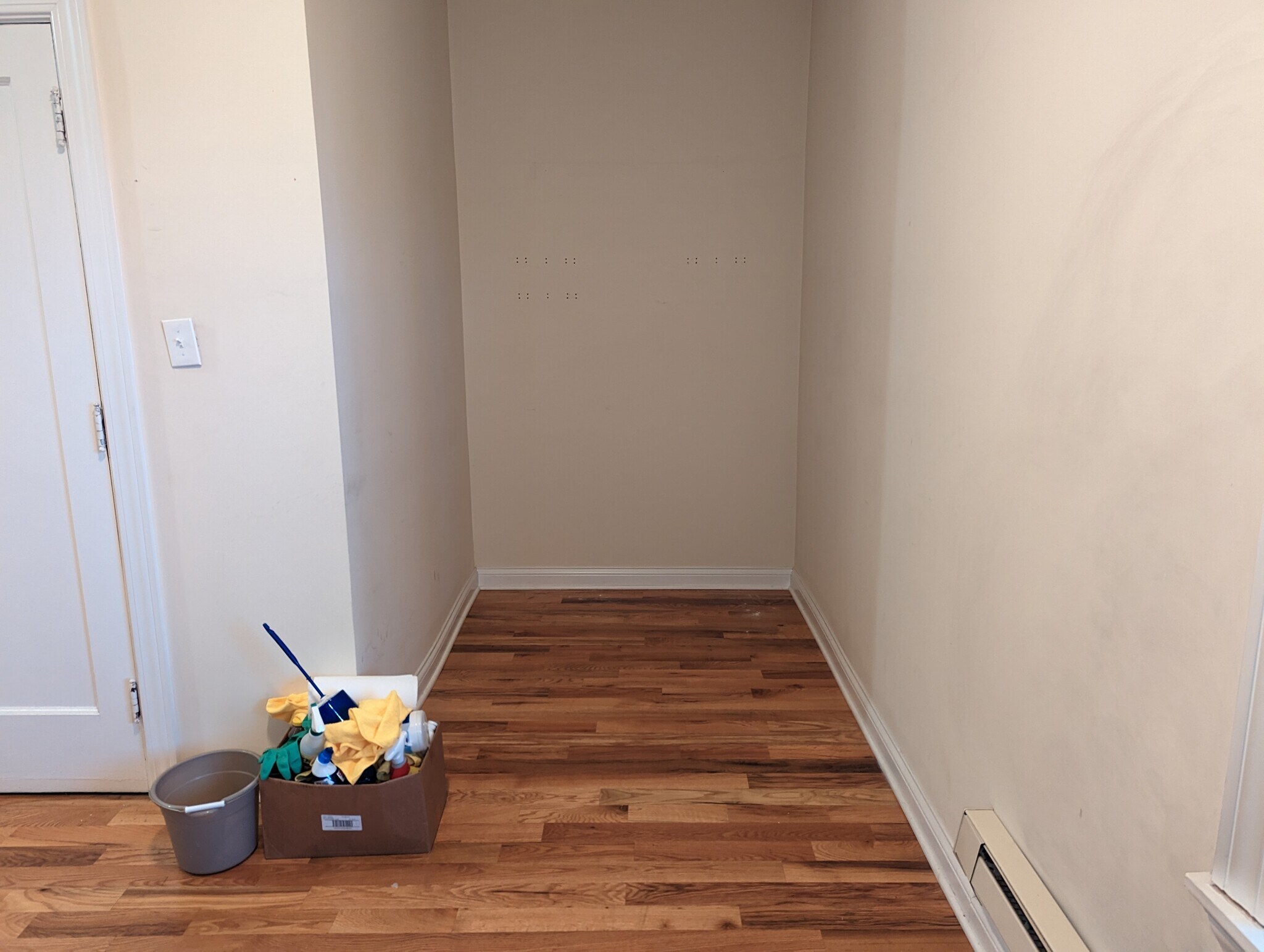 Building Photo - 4423 N Wolcott Ave