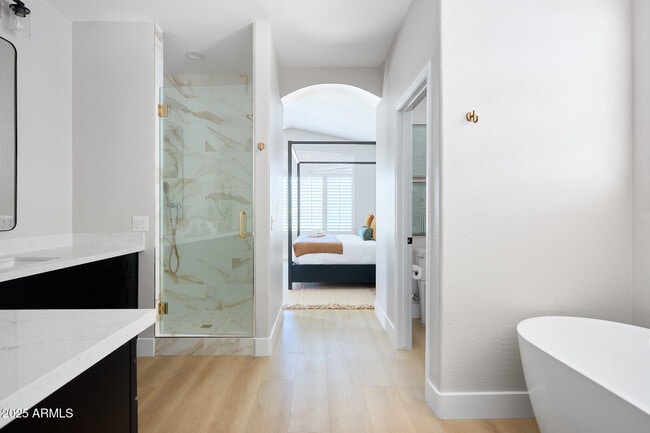 Building Photo - 3202 E Orange Dr