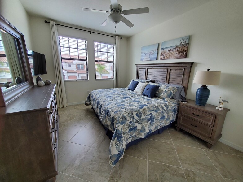 Guest Bedroom - 11781 Grand Belvedere Way