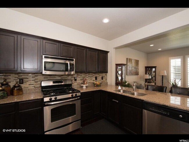 Building Photo - 1293 S Mountain Crest Dr