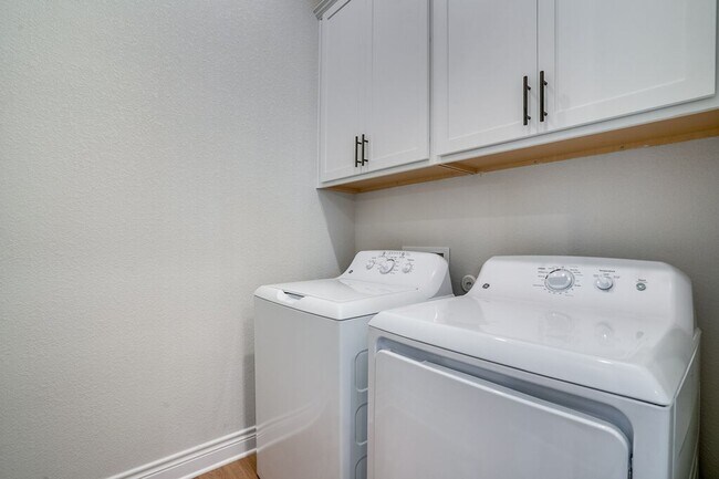 Building Photo - 4817 Seadrift Dr