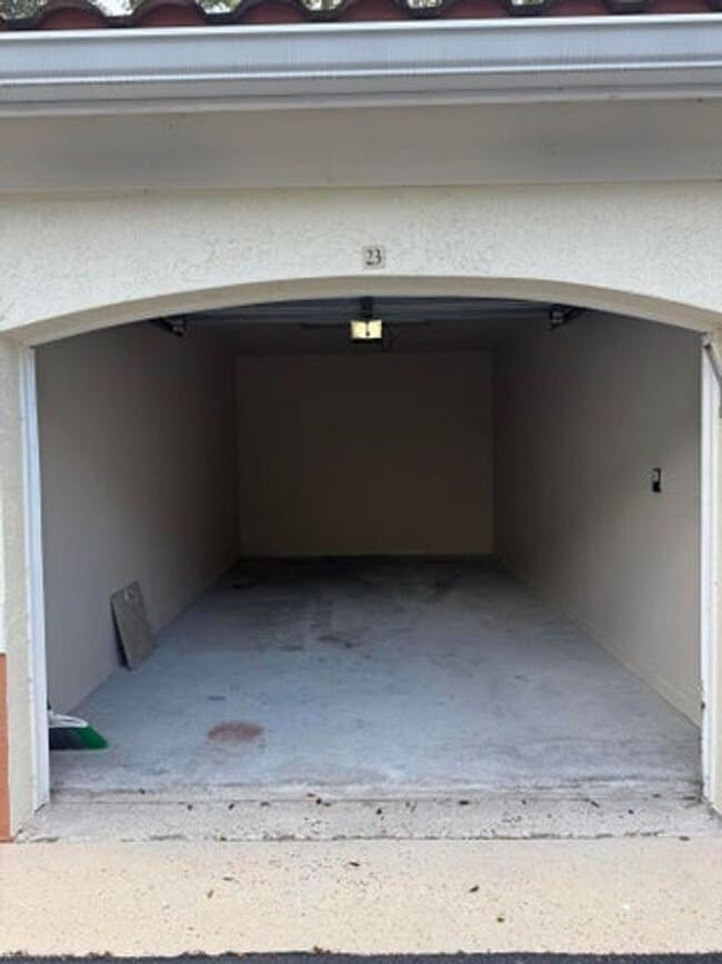 Building Photo - 9833 Baywinds Blvd