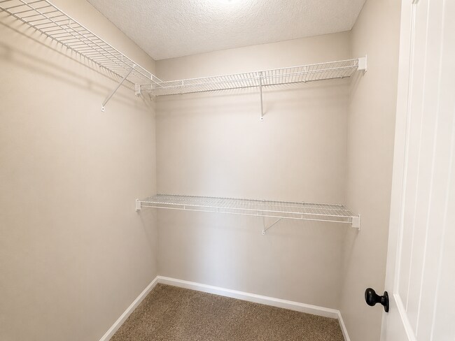 Building Photo - 547 Deerchase Ct