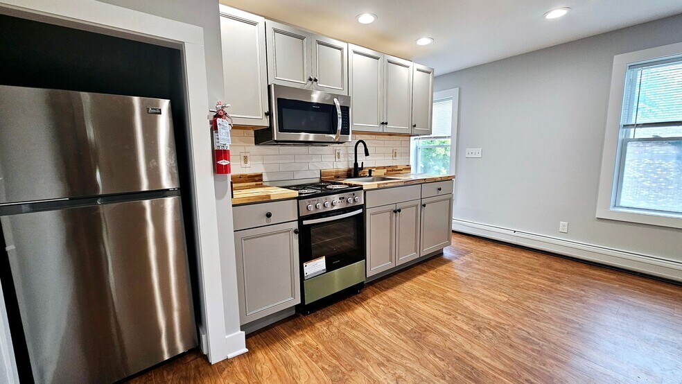 Building Photo - 51-53-53 Barrett St